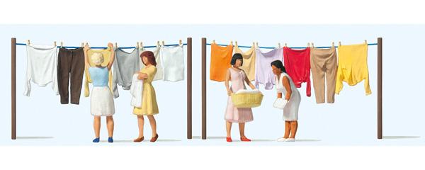 Femmes étendant du linge - HO - PREISER 10741